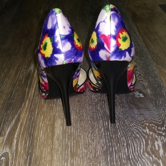 Steve Madden Floral Heels - Picture 6 of 6